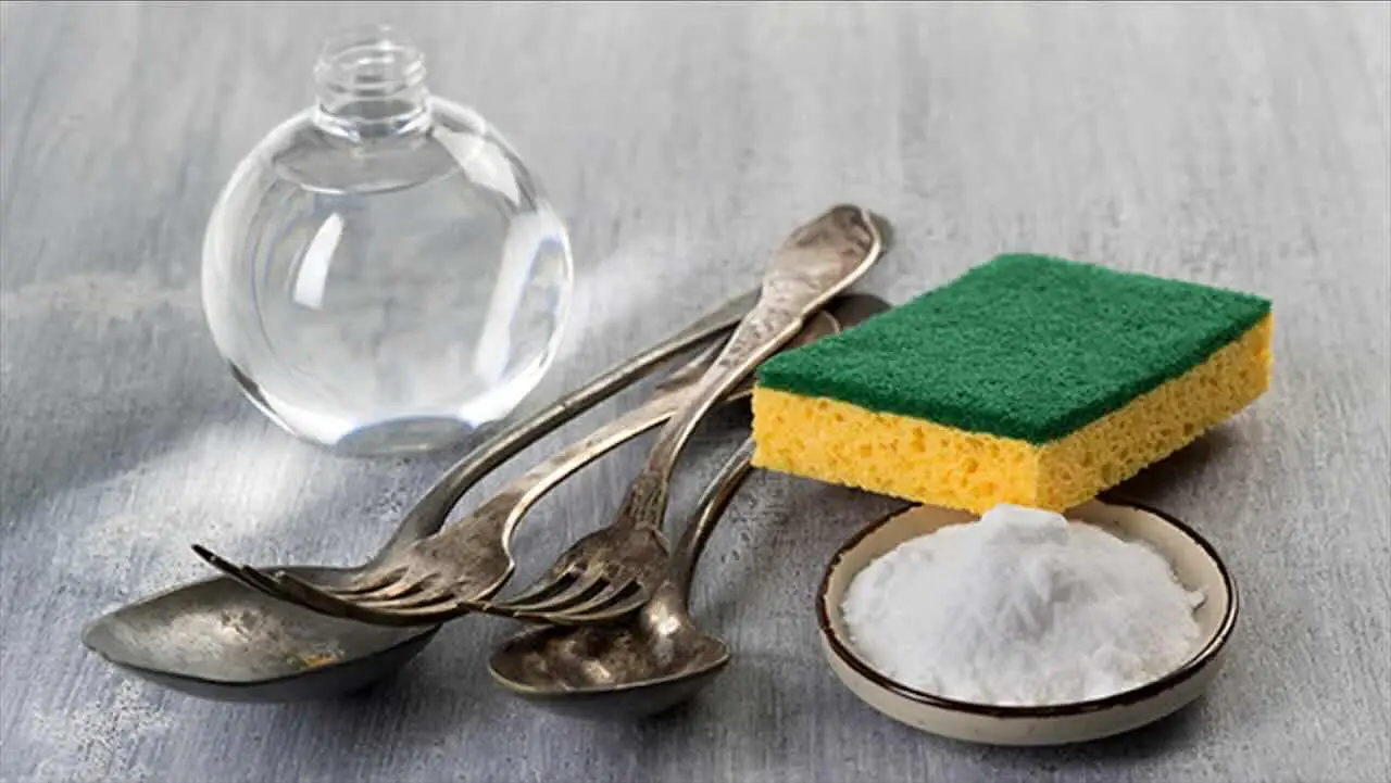 Attenzione a mescolare aceto e bicarbonato: ecco cosa succede davvero e i rischi