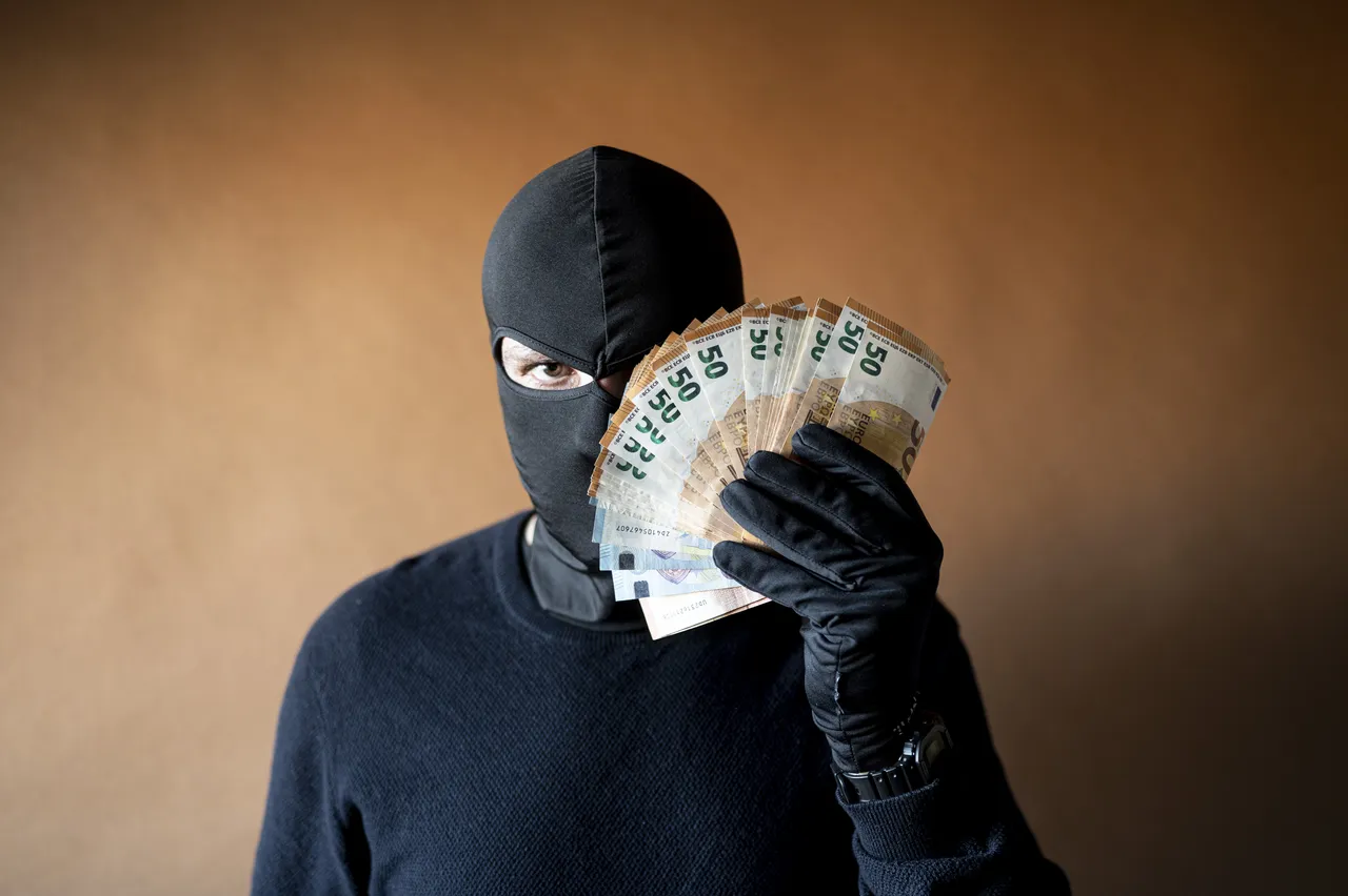 Quando la truffa è reato penale: ecco la pena che rischia chi inganna gli altri