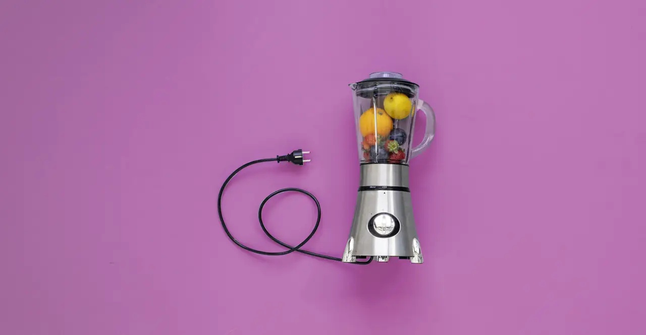 Come si fa a pulire il frullatore in 30 secondi? Il trucco dell’acqua e detersivo